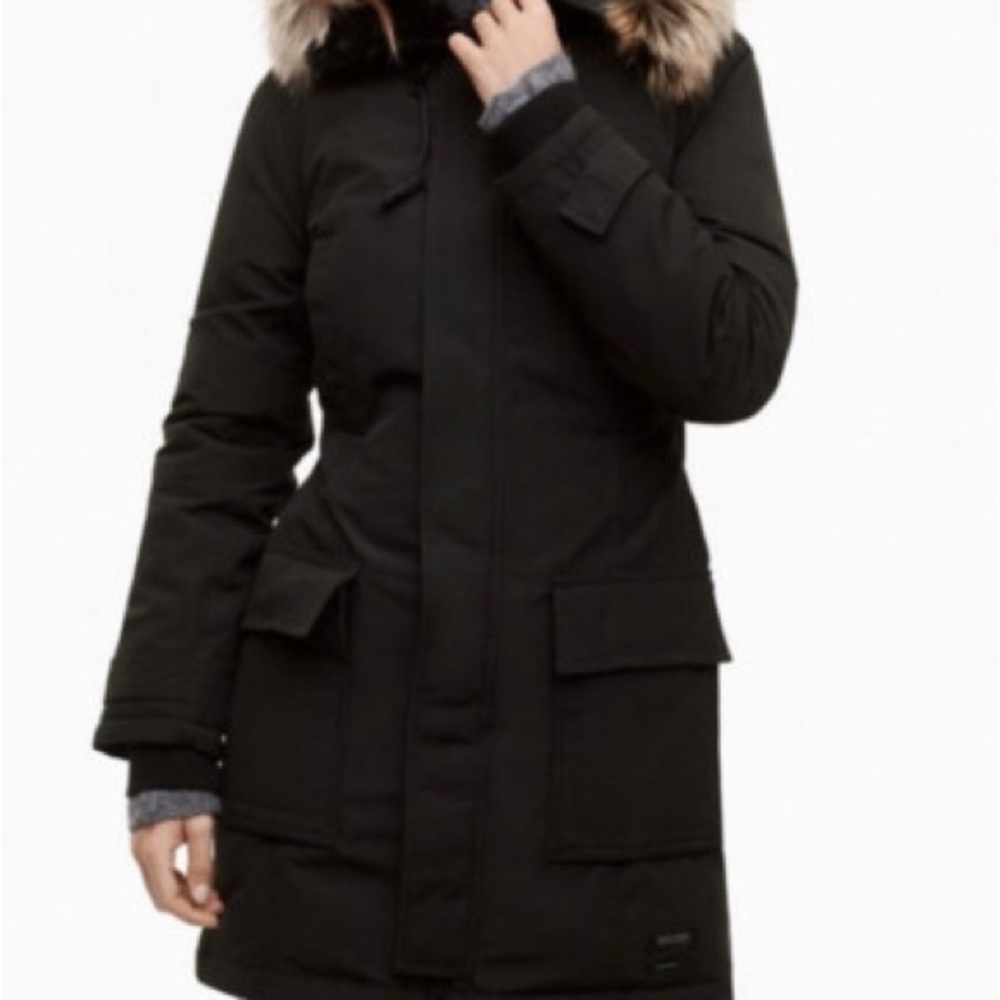 Aritzia TNA Bancroft parka black